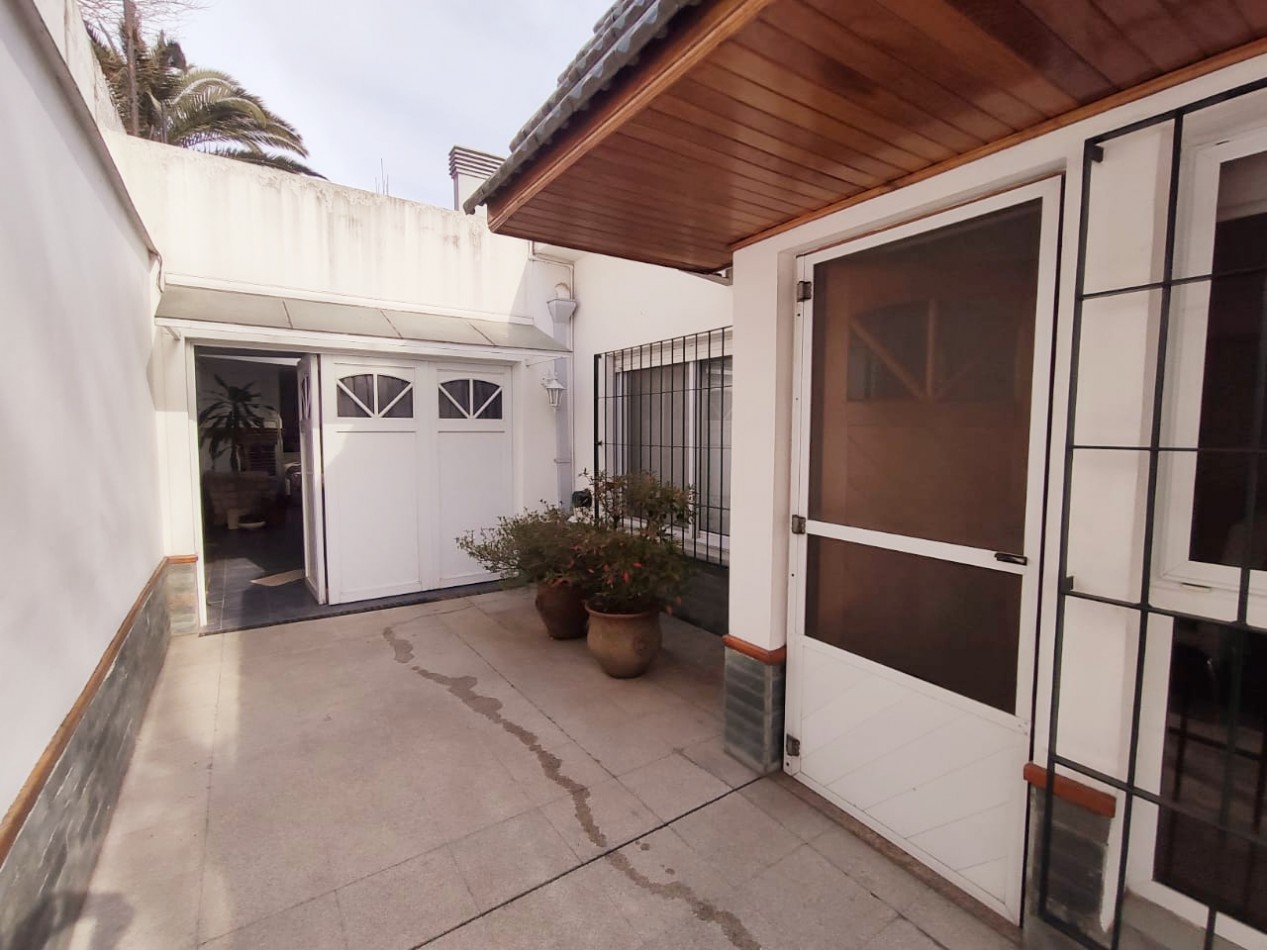 ESPACIOSA CASA EN QUILMES OESTE; IDEAL PARA FAMILIAS Y OPORTUNIDADES DE INVERSION