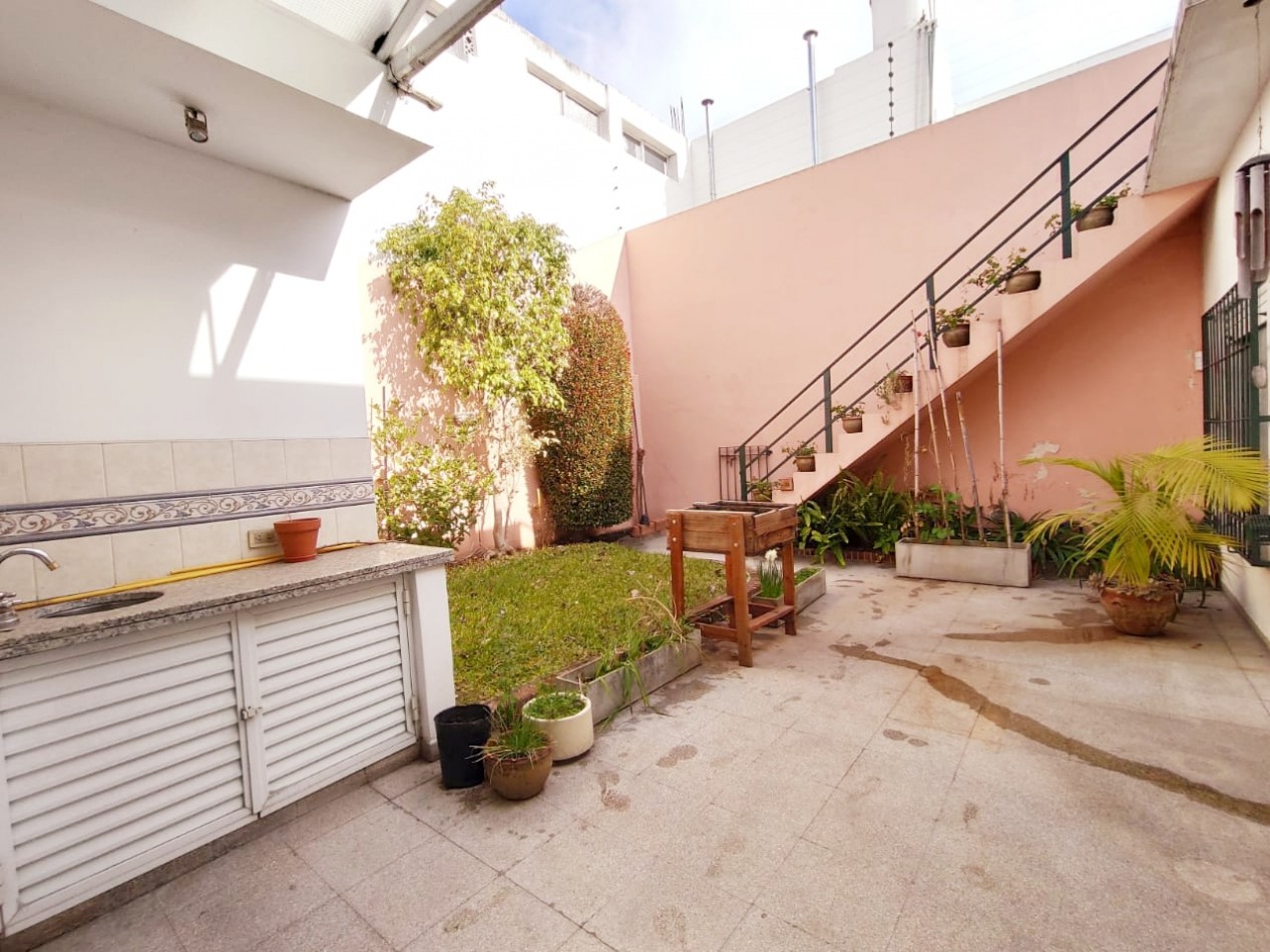 ESPACIOSA CASA EN QUILMES OESTE; IDEAL PARA FAMILIAS Y OPORTUNIDADES DE INVERSION