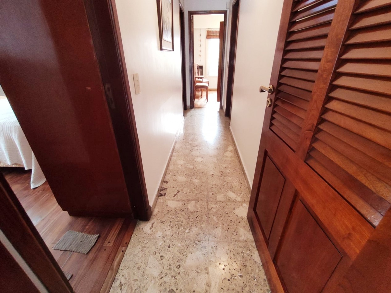 ESPACIOSA CASA EN QUILMES OESTE; IDEAL PARA FAMILIAS Y OPORTUNIDADES DE INVERSION