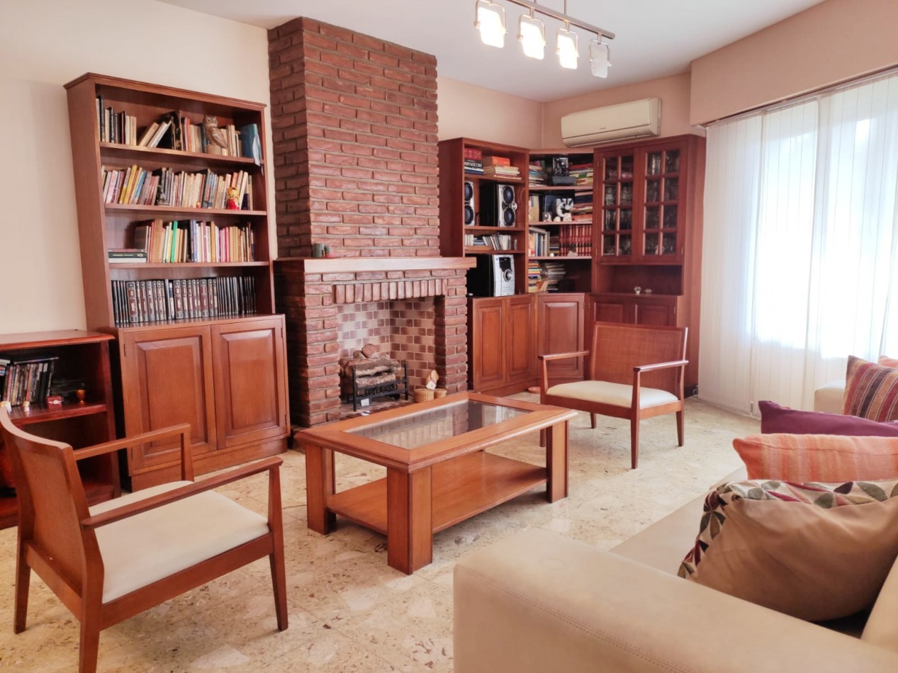 ESPACIOSA CASA EN QUILMES OESTE; IDEAL PARA FAMILIAS Y OPORTUNIDADES DE INVERSION